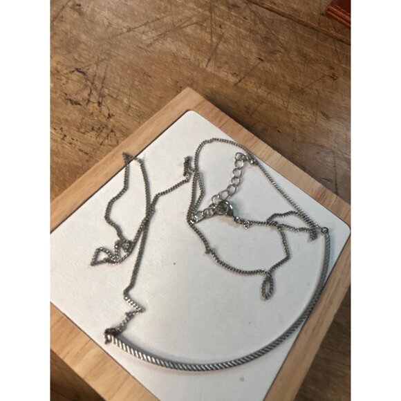 Minimalist Silver-Tone Chain Necklace With Textured Crescent Pendant - Picture 4 of 8